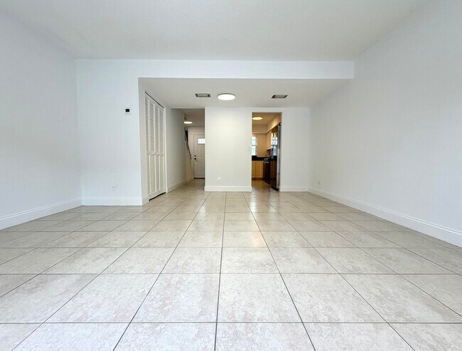 Photo - 413 N Cypress Dr