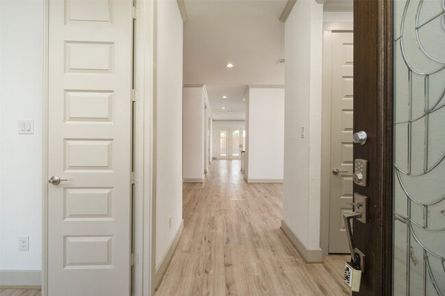 Photo - 2572 Ravenna Ct