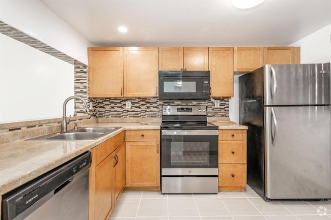 Building Photo - 1811 Sabal Palm Dr Rental