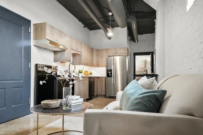 Cross and Middle Apartments - Cross and Middle Apartments Unit 304