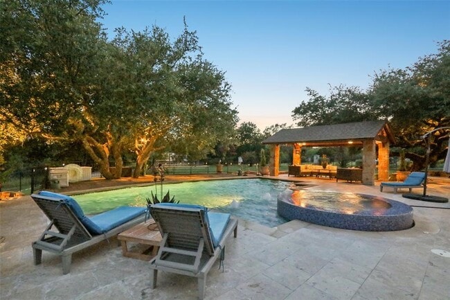 Photo - 122 Silverstone Dr