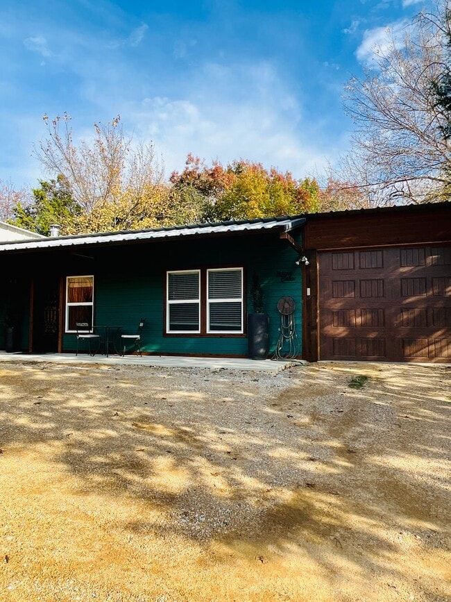 Photo - ALL BILLS INCLUDED!!! Studio Apartment - Country Living at its Best - FURNISHED