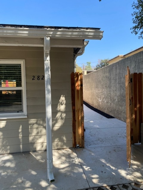 Entrance to Unit at side of property - 2823 Hermosa Ave Unidad 2823A