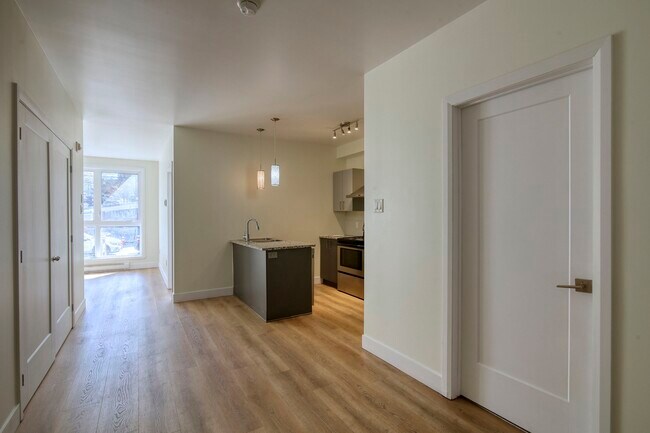 Photo - 6600 Av. de Darlington Unit 102