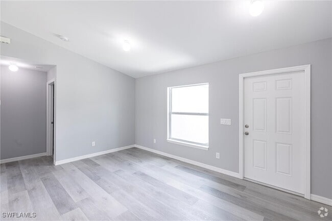 Building Photo - 2908 35th St W Rental