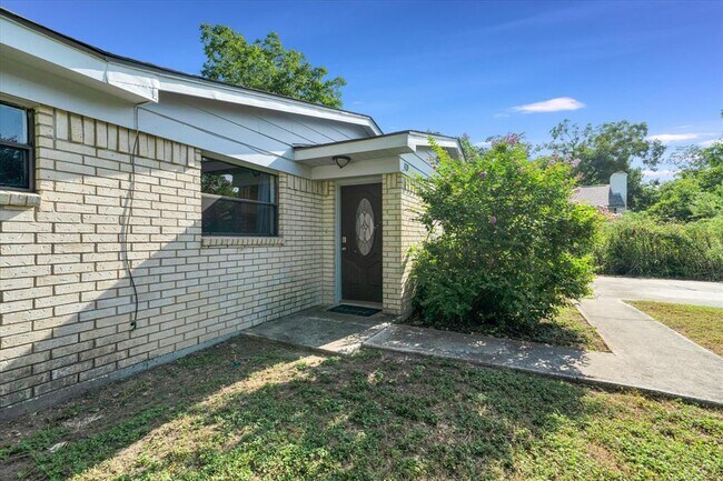 Photo - 1129 W San Antonio St