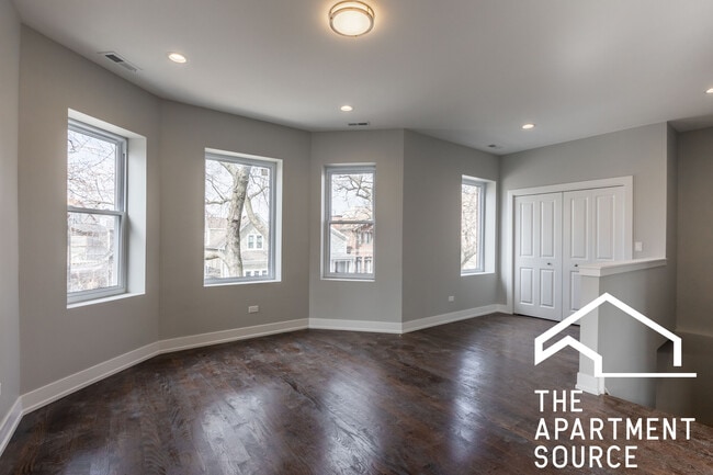 Photo - 3135 N Oakley Ave Unit 2