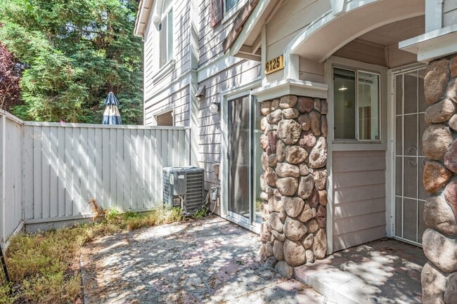 Photo - 6125 Lambeck Ln