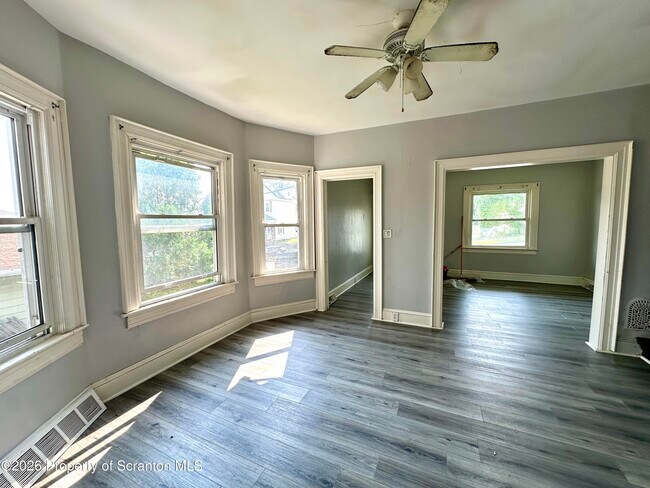 Photo - 124 Crown Ave
