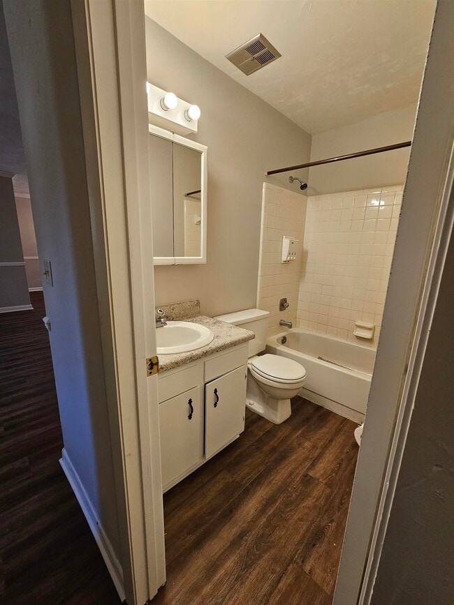 Building Photo - 2724 Whitney Dr N Rental