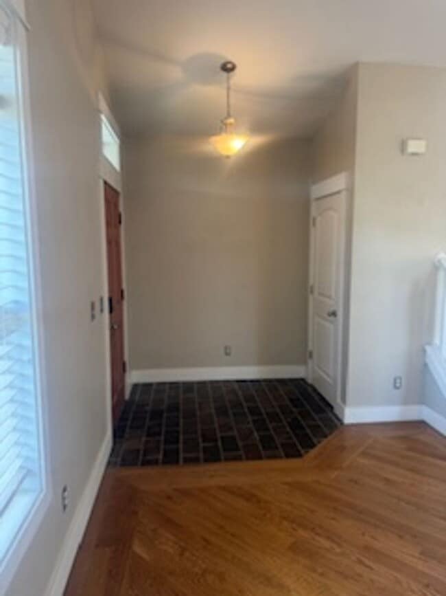 Photo - Charming 5-Bedroom Family Home for Rent in...