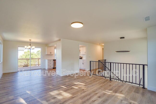 Photo - 819 SE Olympia Dr