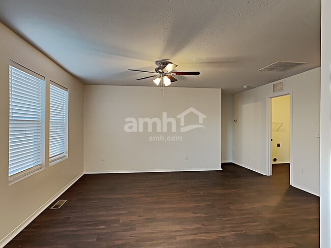 Photo - 8296 W Snohomish St