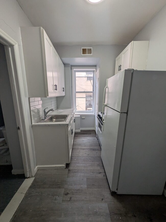 Photo - 123 Wade St