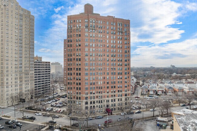 4940 S East End Ave - The Barclay Apartments