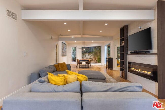 Photo - 7473 Mulholland Dr