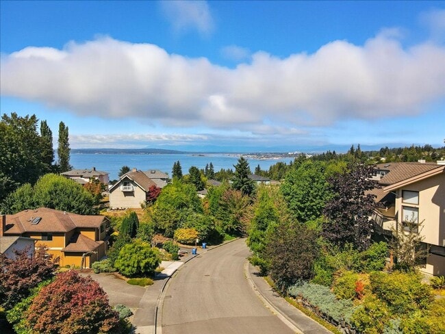 Photo - 5Bd/2.5Ba Everett Home