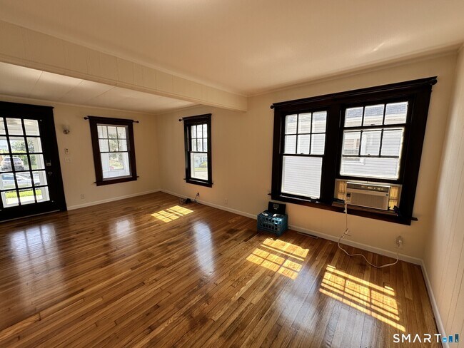 Photo - 128 Grove Pl