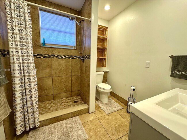 Photo - 411 SW 19th St Unidad 1-2