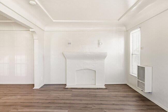 Coming Soon - Renovated Hyde Park Gem Near SoFi, LAX & Metro K Line