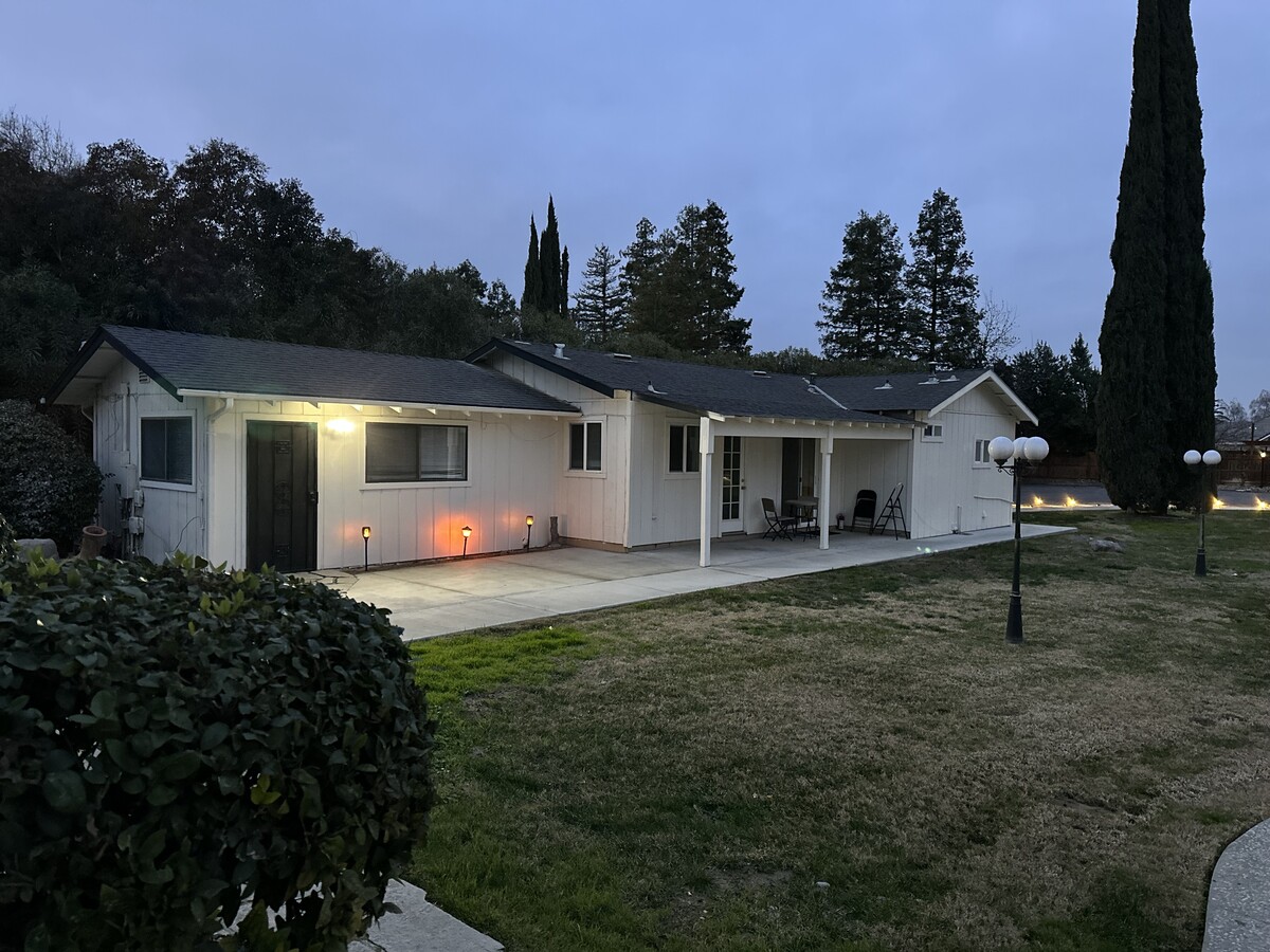 Cozy home in Turlock quite neighborhood - 1403 E Monte Vista Ave Casa