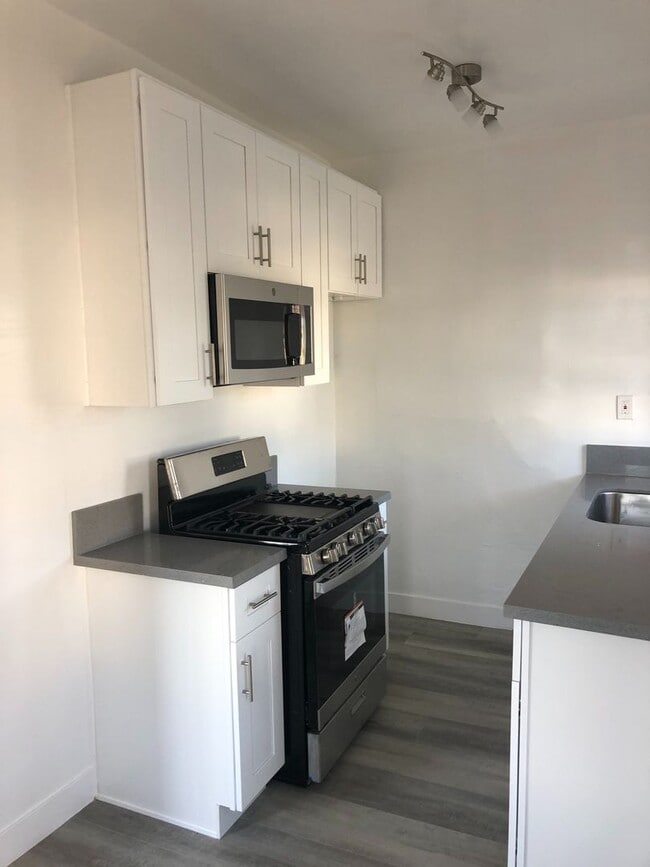 Photo - Welcome to 1443 Bonnie Brae Apartments – Classic Style Meets Modern Convenience!