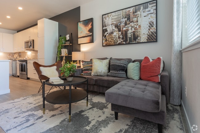 1BR, 1BA - 724 SF