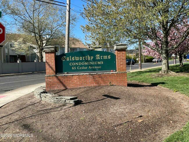 Building Photo - 65 Cedar Ave Unit A17