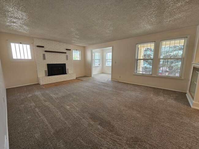 Photo - 3 Bed 1 Bath Charming Westside Retreat!!