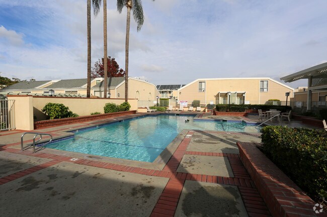 Greenhouse Apartments For Rent In Fullerton Ca Forrent Pool Greenhouse Apartments