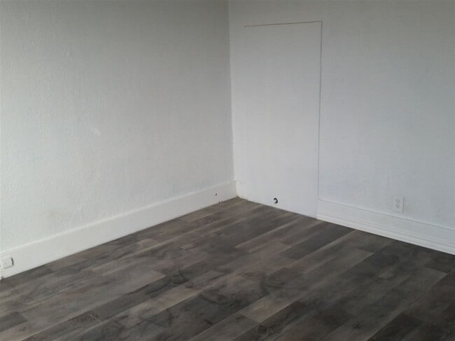 Living Room - 558 N Grant Ave Unit B