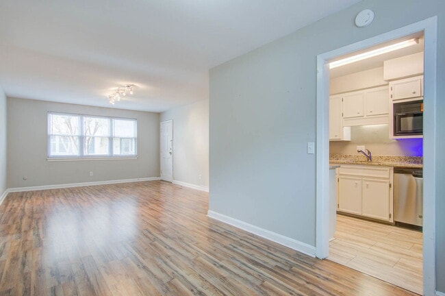 Building Photo - 117 Wentworth St Unit B Rental
