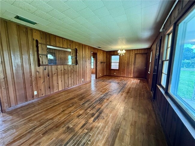 5520 Helen Dr