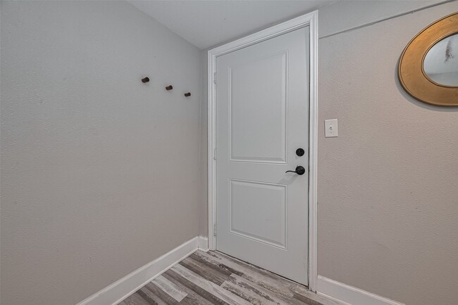 Photo - 1511 Scharpe St