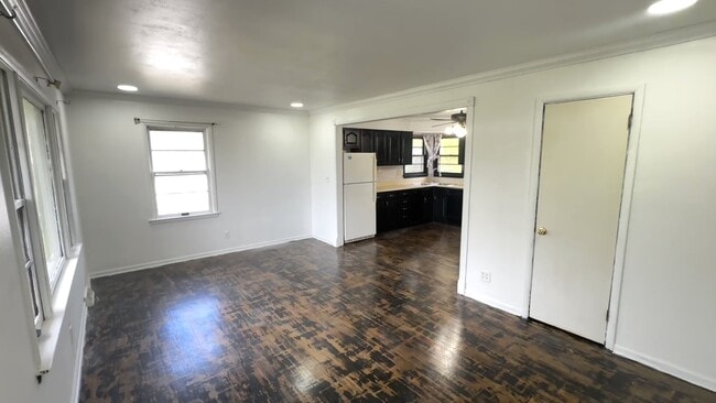 Photo - 3535 Robey Ave