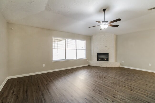 Photo - 1331 Goswell Ln