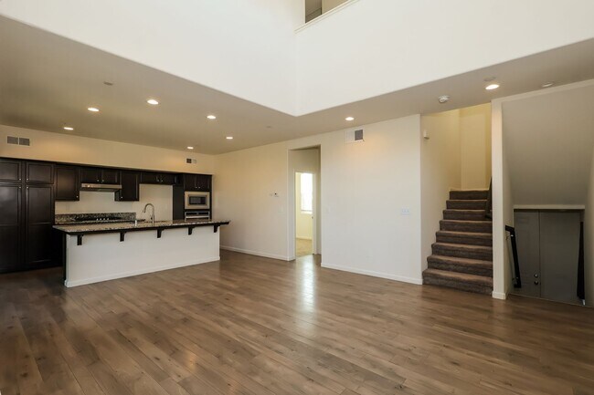 Photo - 4370 Strathmore Pl