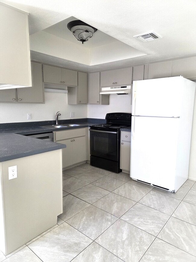 Photo - Cute 2 bedroom 1.75 bathroom Unit 1