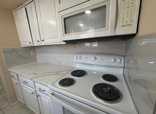 Photo - 5921 Arncliffe Dr Unit 5921