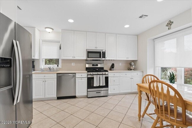193 Pear Dr