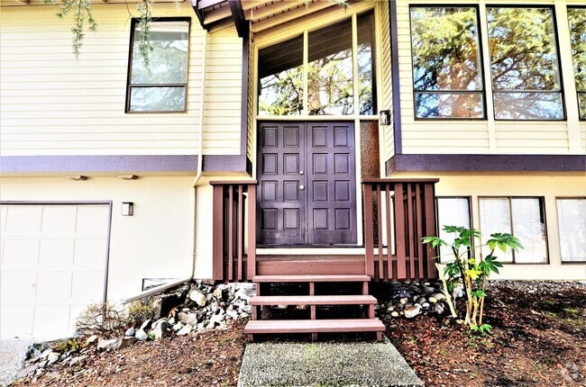 Building Photo - Charming 4-Bedroom Home with Bonus Rooms &...