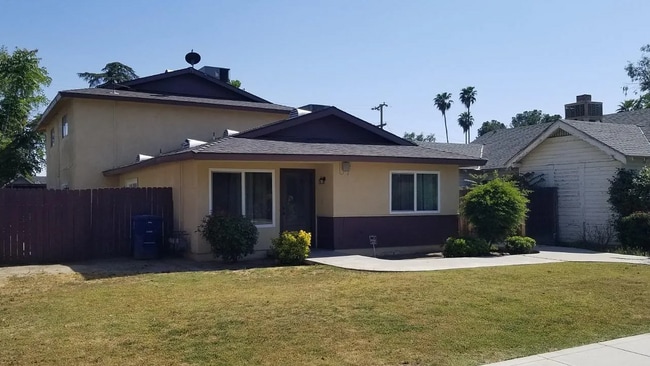 Building Photo - 1825 3rd St Unit #C