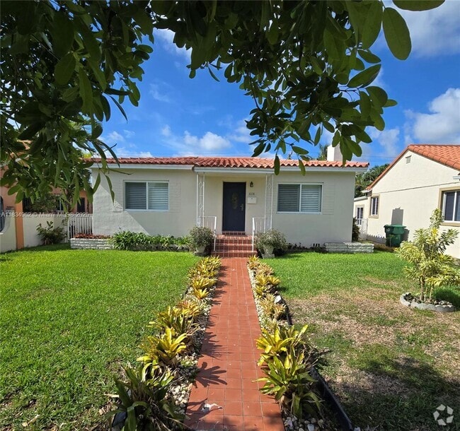 Building Photo - 6428 SW 39th St Rental