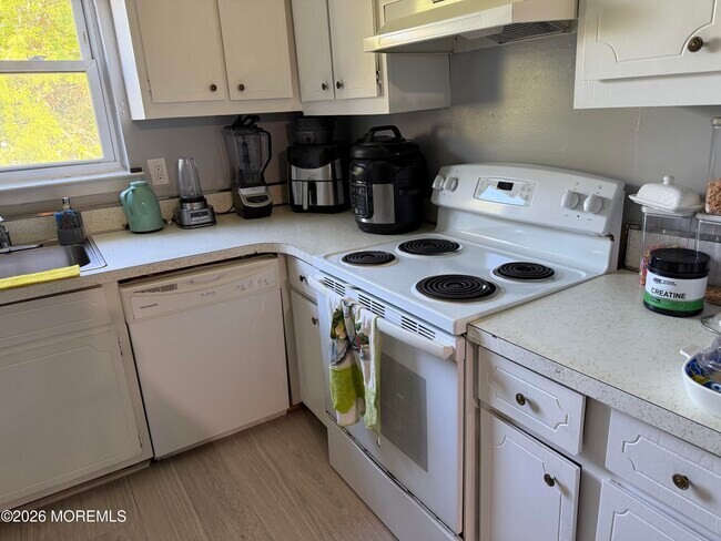 65 Cedar Ave Unit B12