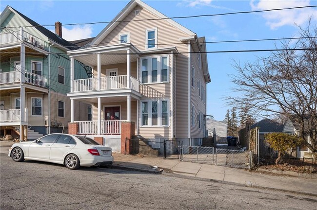Building Photo - 65 Hendrick St Unit 1 Rental