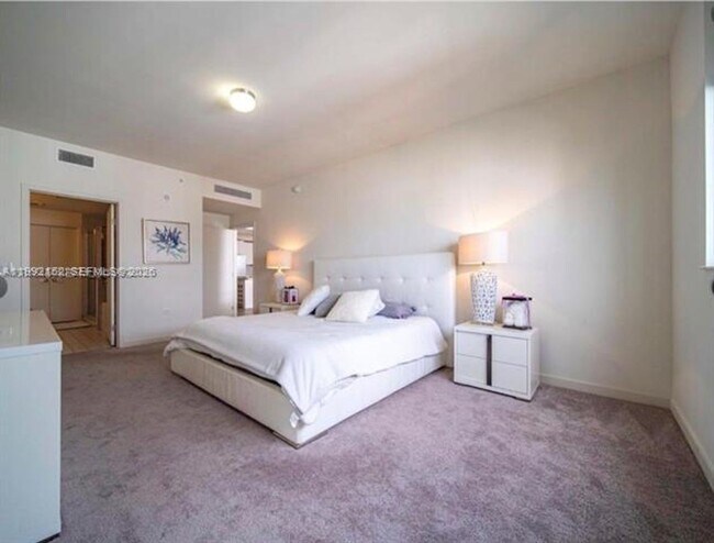 Photo - 999 SW 1st Ave Unidad 999 SW 1st Ave # 2105