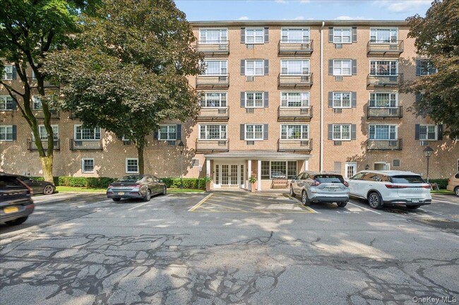 Photo - 2 Consulate Dr Unit 1O