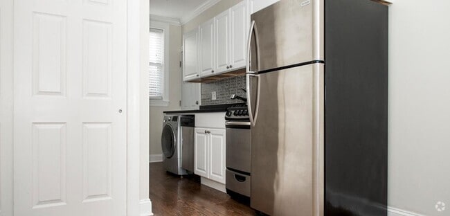 Building Photo - 648 W Roscoe St Rental
