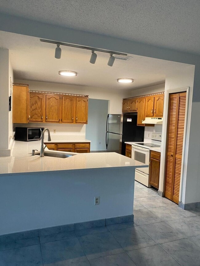 Photo - 901 SW Gaitor Ave