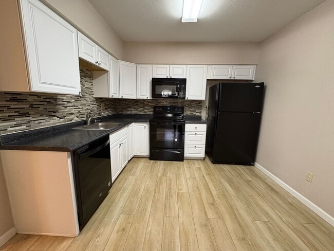 Photo - 1 Bed 1 Bath Condo in Colorado Springs